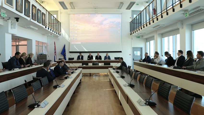 Radni sastanak uprave i sastavnica Sveučilišta u Splitu s ministrom demografije i useljeništva Ivanom Šipićem